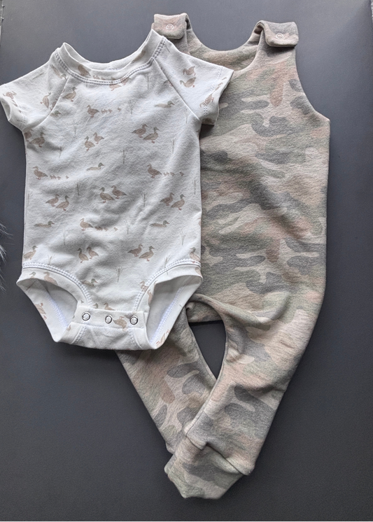 Organic Cotton Dusty Camo Duck Baby Outfit – Eco Friendly & Comfy Transitional Clothing